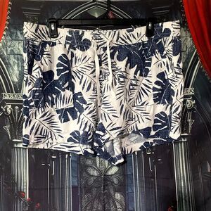 Nautica Shorts Women's White Tropical Botanical Resort Coastal Summer Vacation